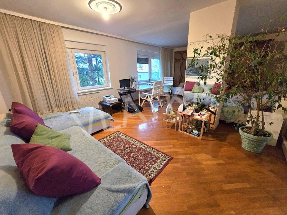 CASA UNIFAMILIARE CON GIARDINO E GARAGE A PANTOVČAK