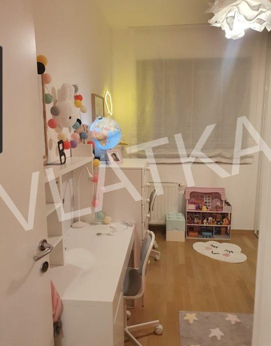 CONFORTEVOLE APPARTAMENTO CON 3 CAMERE CON TERRAZZA, GARAGE E VISTA APERTA SU VRHOVEC