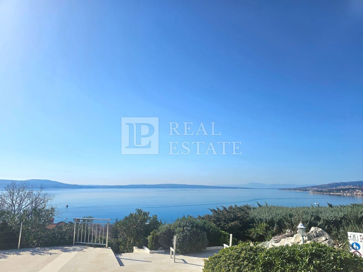 KLENOVICA - casa con appartamenti a 200 metri dal mare
