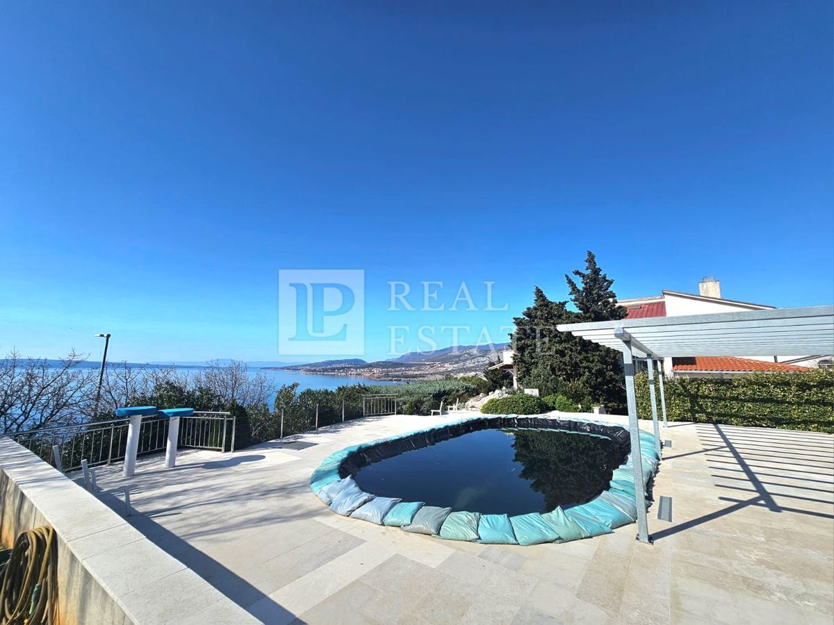 KLENOVICA - casa con appartamenti a 200 metri dal mare