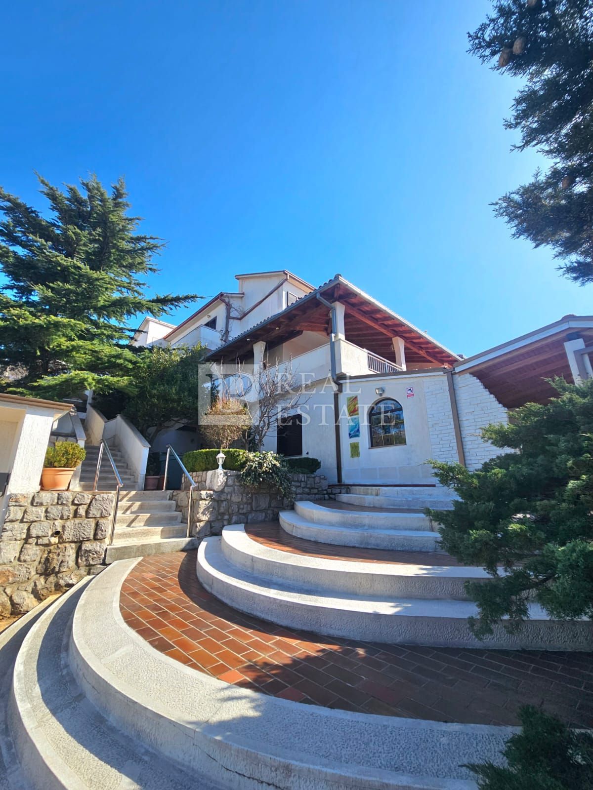 KLENOVICA - casa con appartamenti a 200 metri dal mare