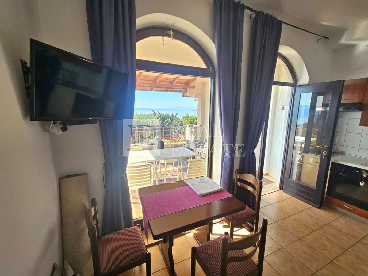 KLENOVICA - casa con appartamenti a 200 metri dal mare