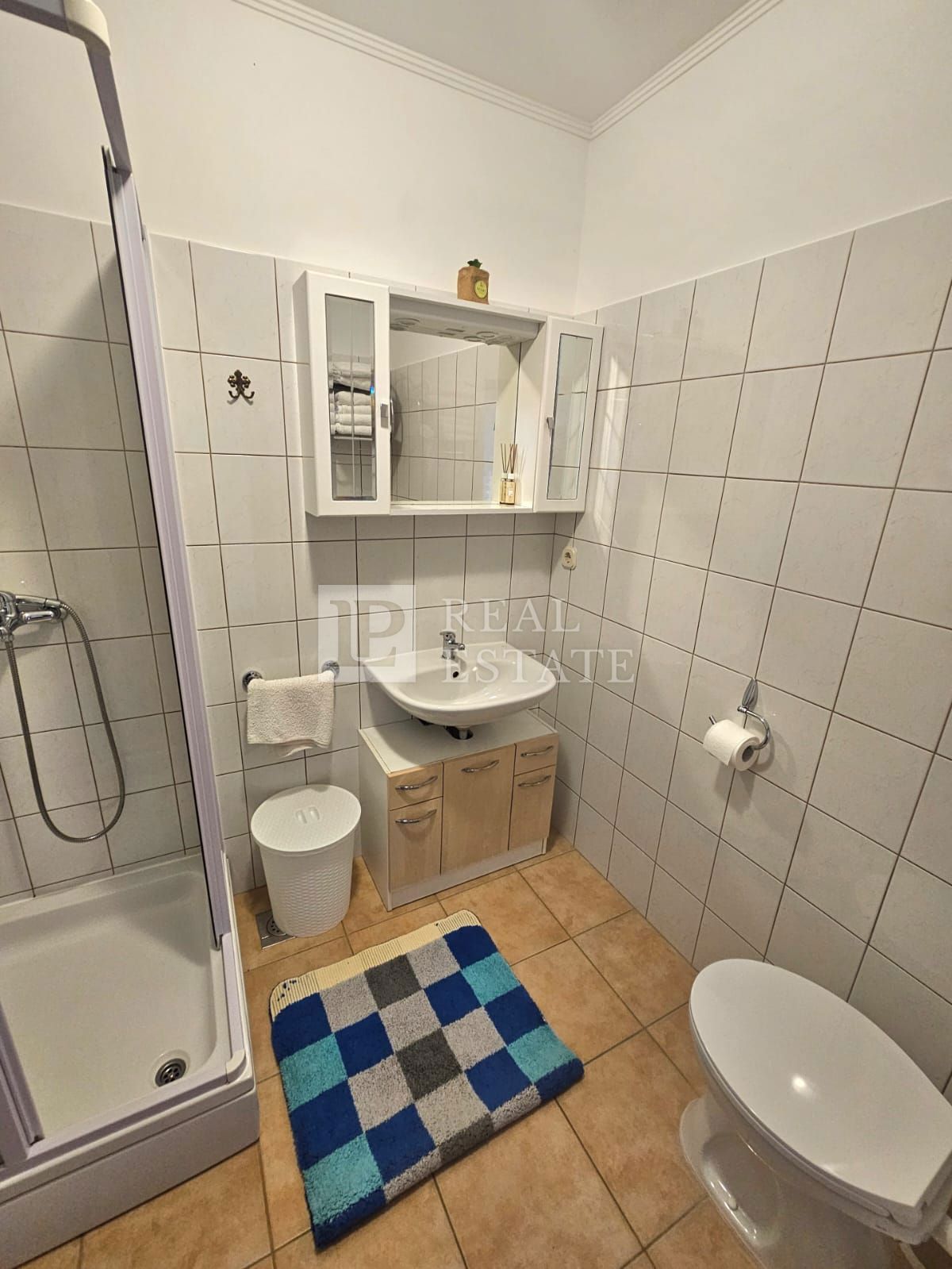 KLENOVICA - casa con appartamenti a 200 metri dal mare