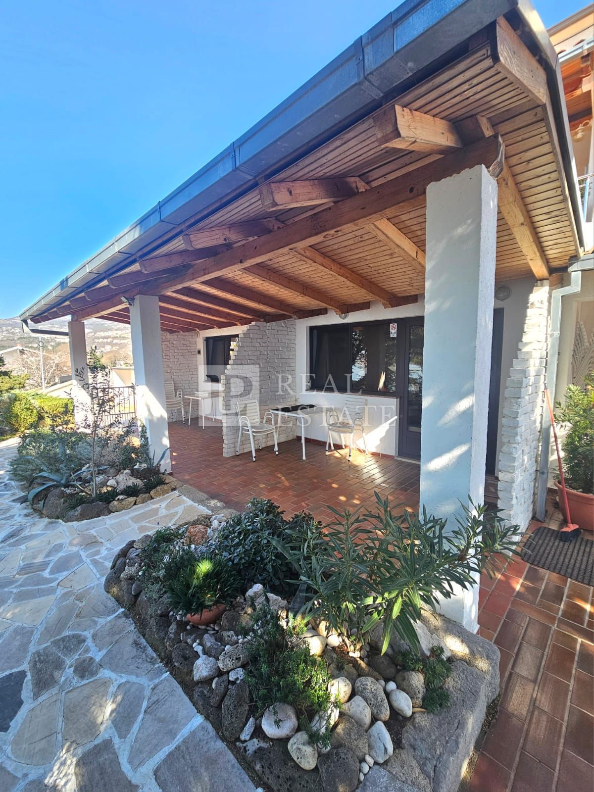 KLENOVICA - casa con appartamenti a 200 metri dal mare