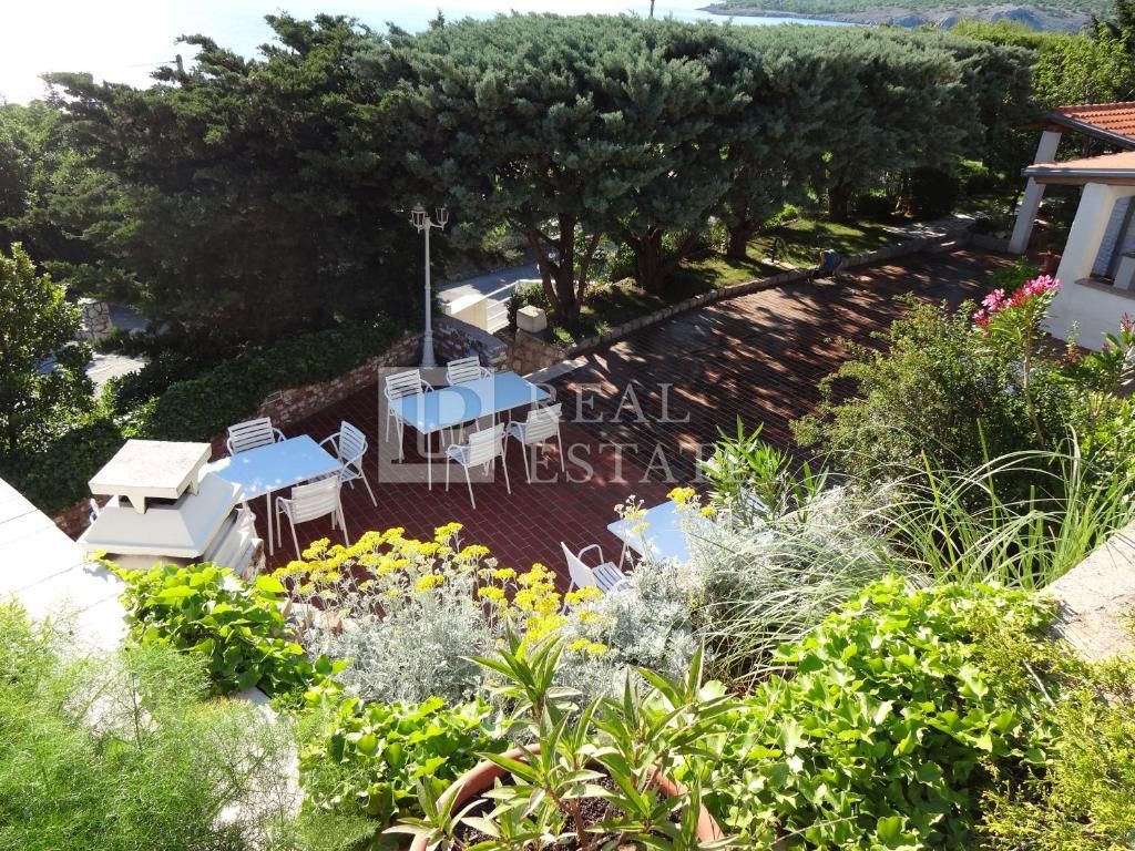 KLENOVICA - casa con appartamenti a 200 metri dal mare