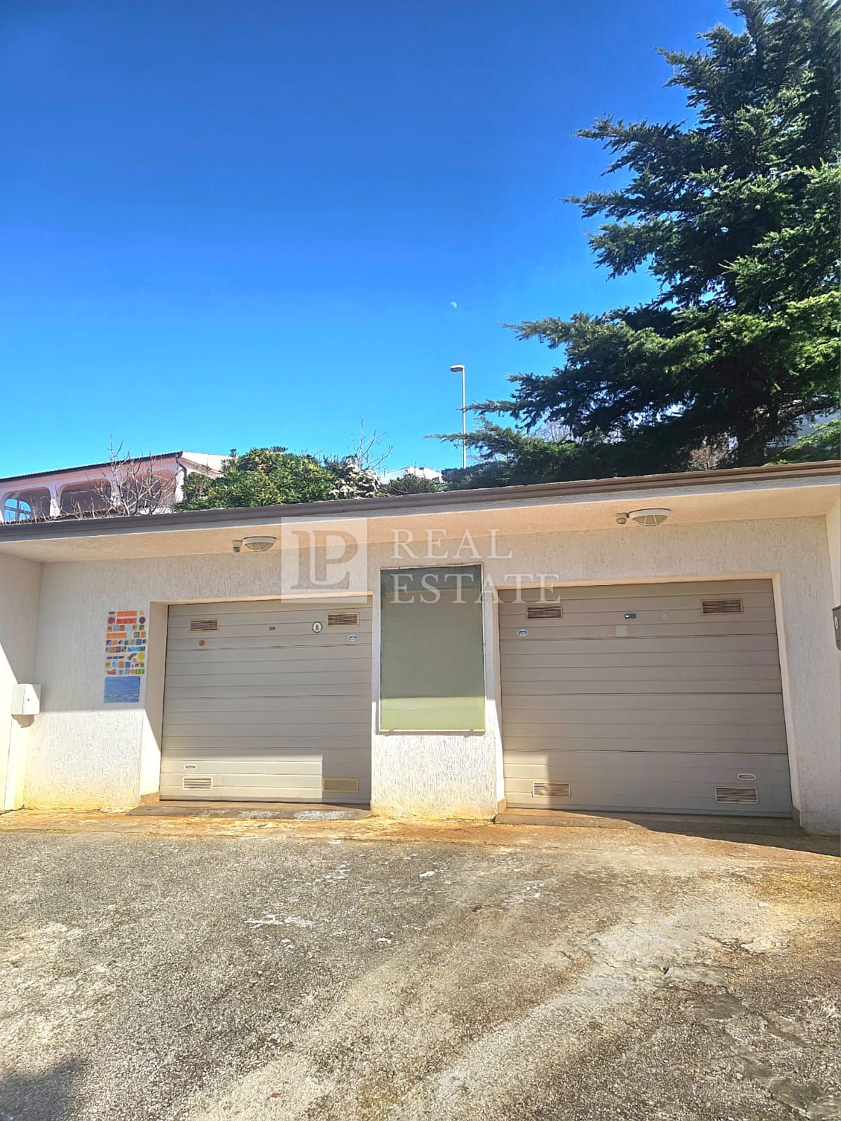 KLENOVICA - casa con appartamenti a 200 metri dal mare