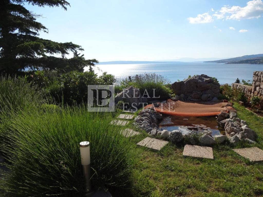 KLENOVICA - casa con appartamenti a 200 metri dal mare