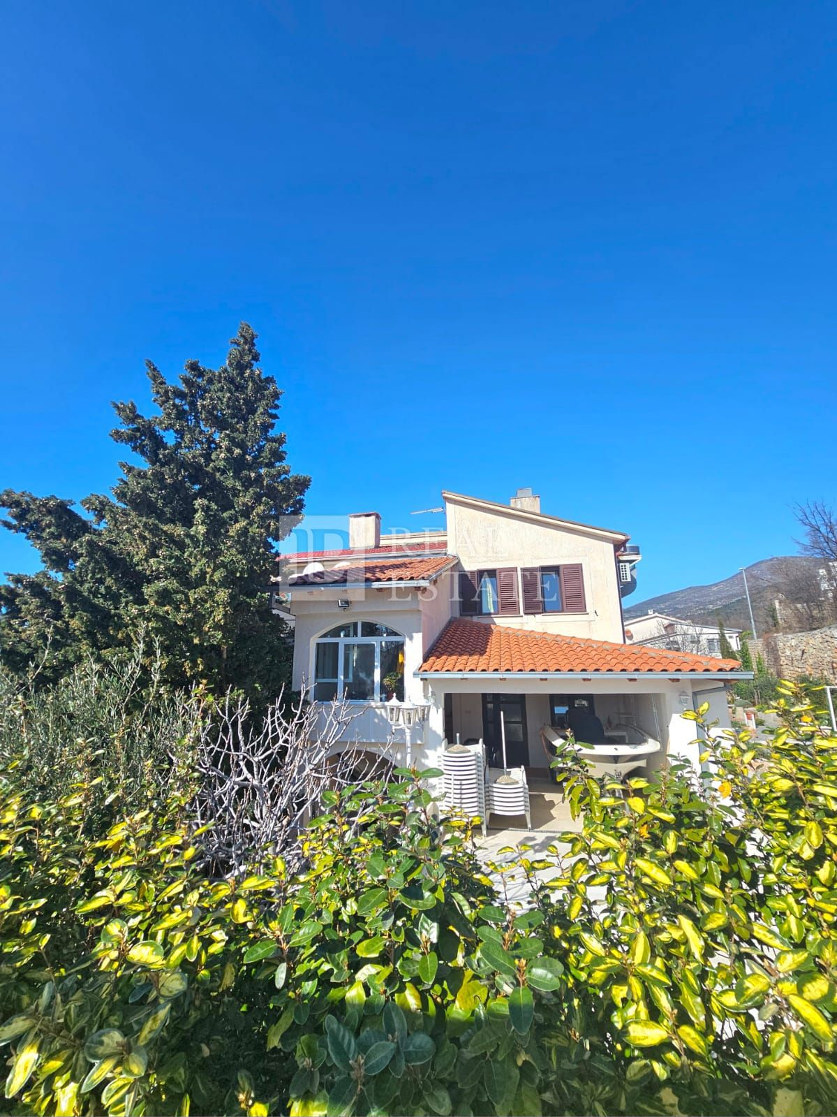 KLENOVICA - casa con appartamenti a 200 metri dal mare