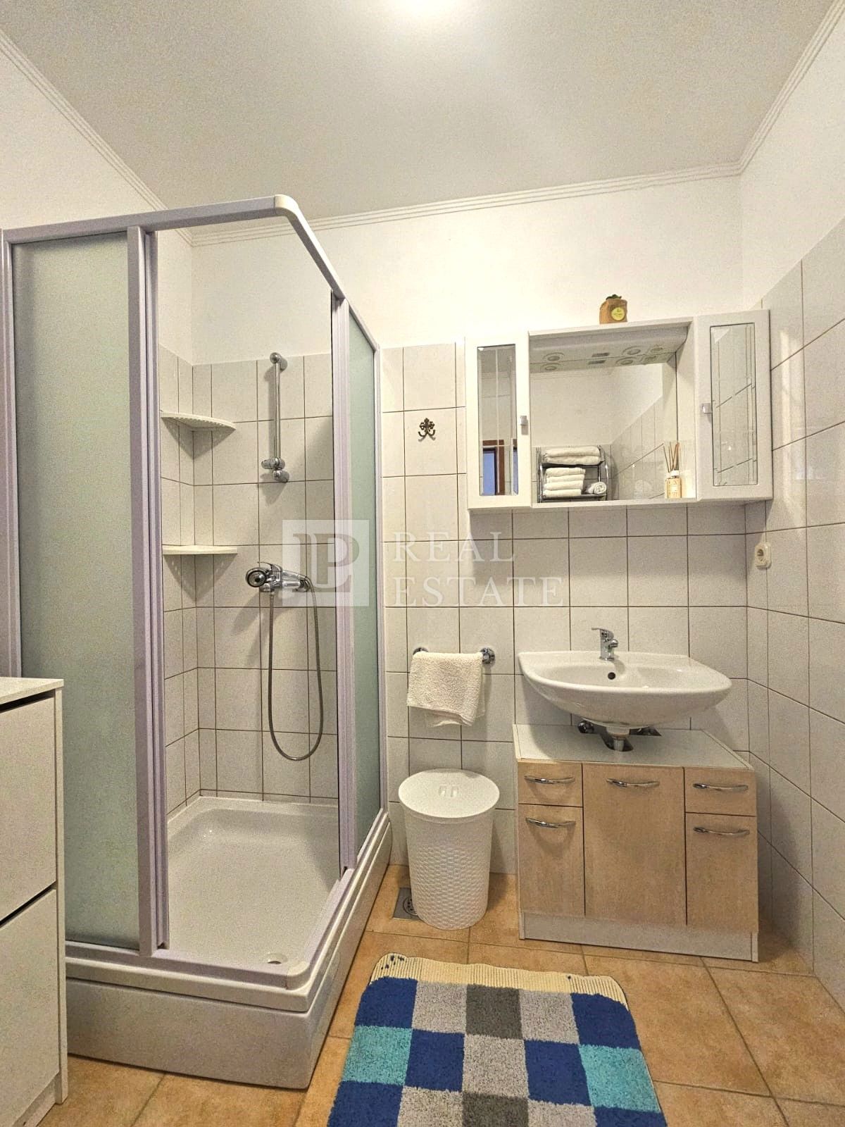 KLENOVICA - casa con appartamenti a 200 metri dal mare