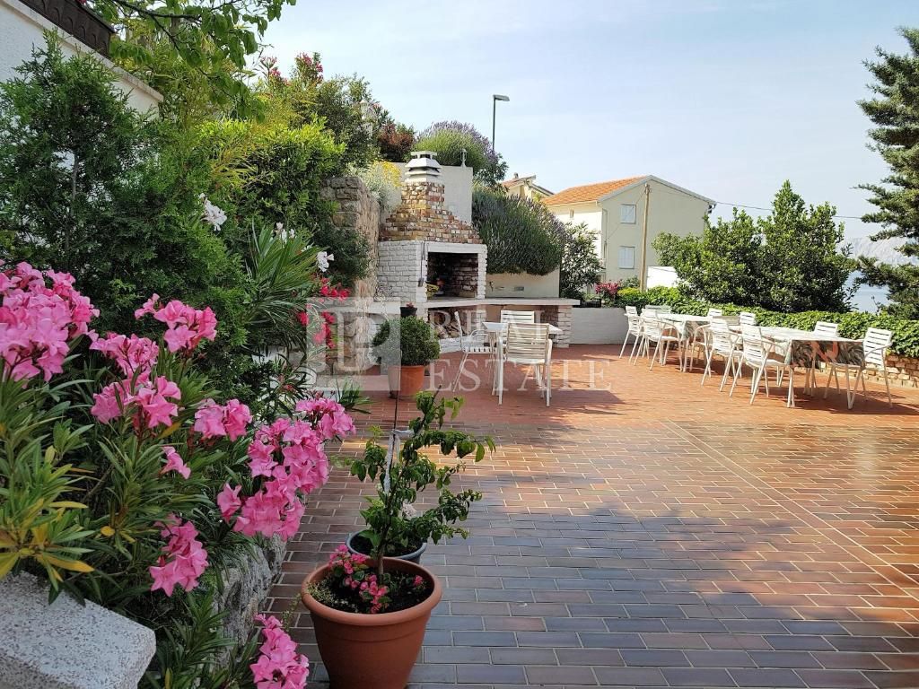 KLENOVICA - casa con appartamenti a 200 metri dal mare