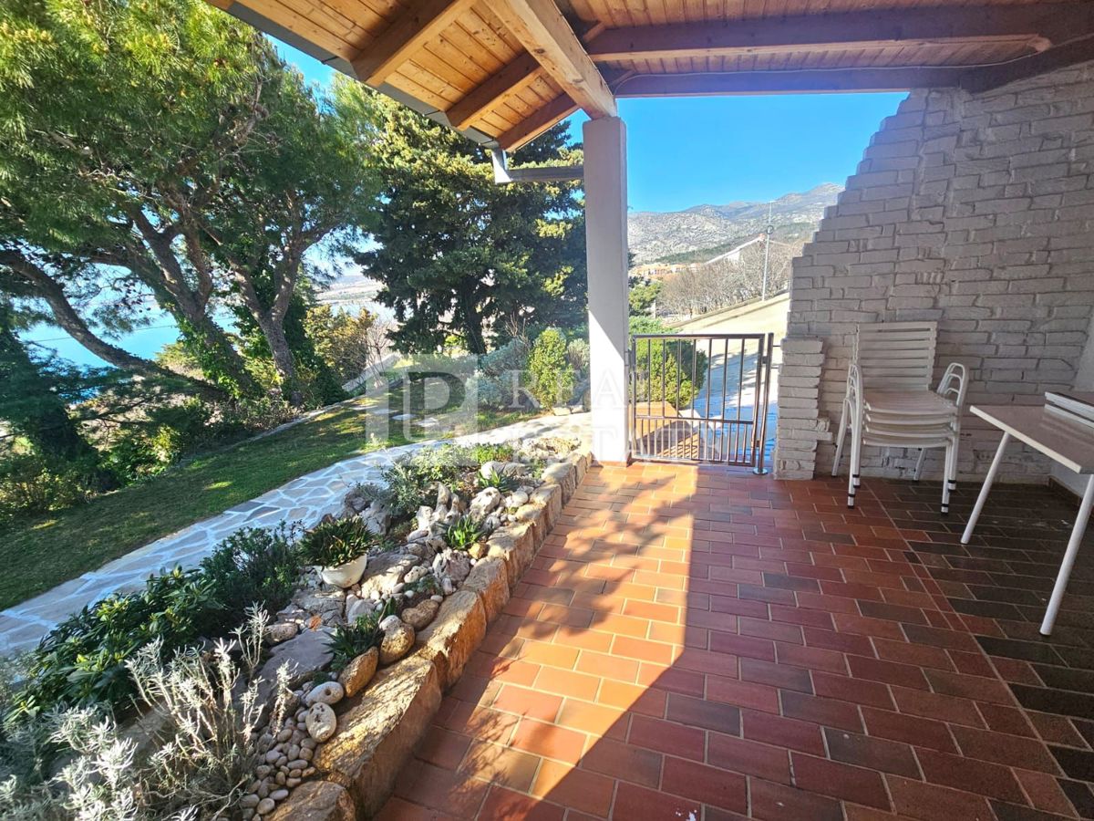 KLENOVICA - casa con appartamenti a 200 metri dal mare