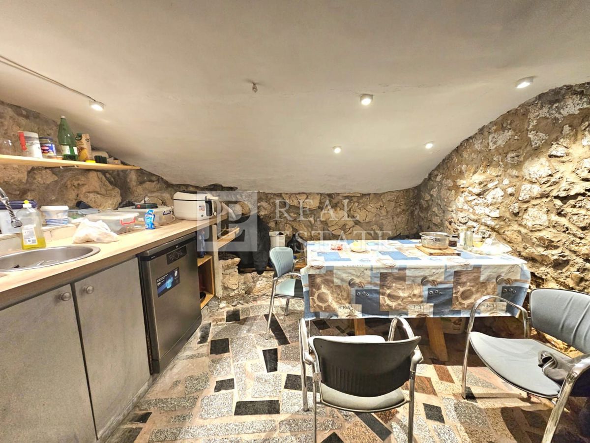 NOVI VINODOLSKI - casa in pietra ristrutturata nel centro della città