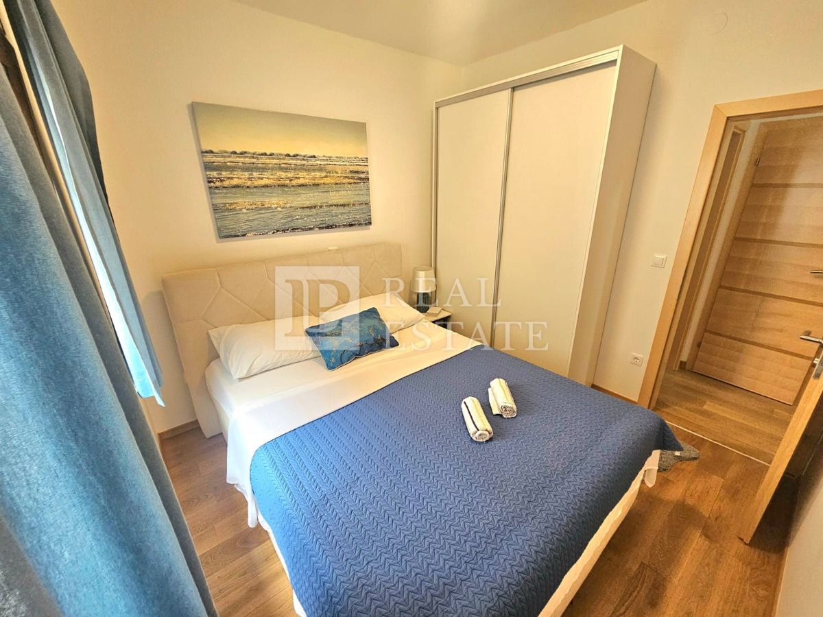 CRIKVENICA - VENDITA ESCLUSIVA - grazioso appartamento con terrazza e parcheggio privato