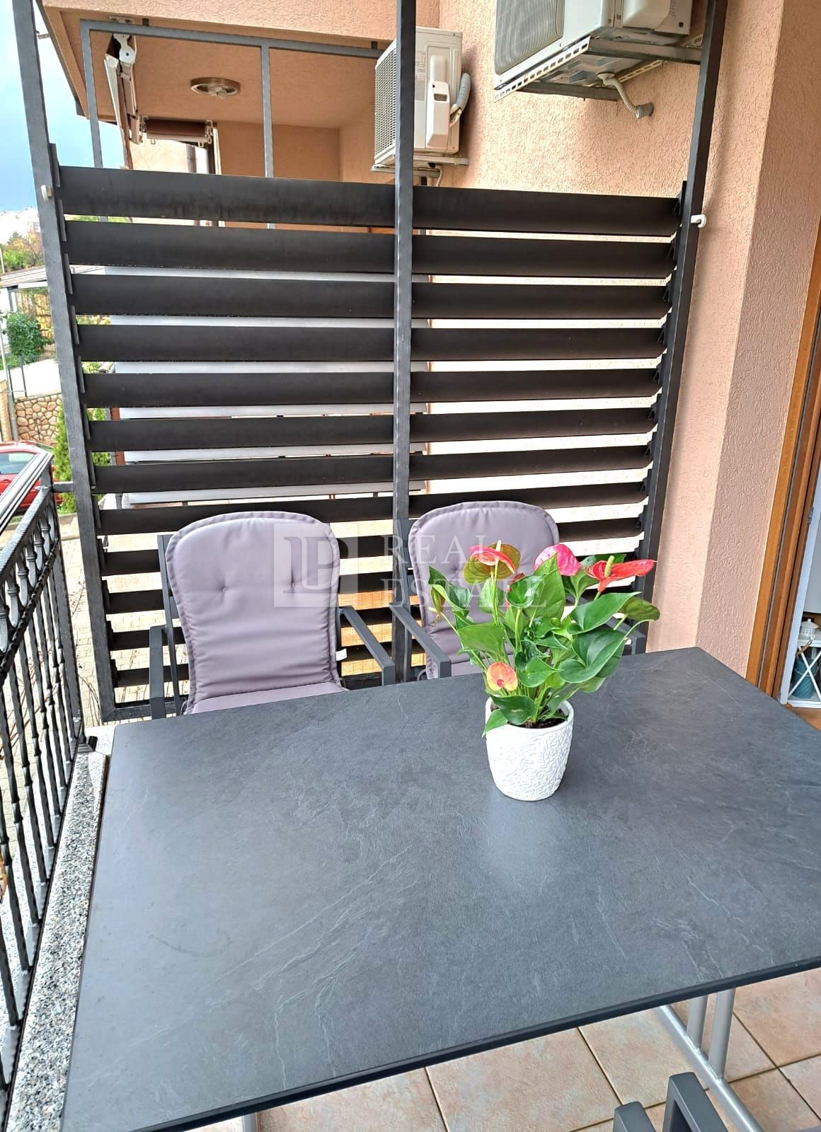 CRIKVENICA - VENDITA ESCLUSIVA - grazioso appartamento con terrazza e parcheggio privato