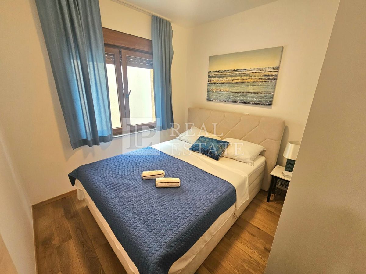 CRIKVENICA - VENDITA ESCLUSIVA - grazioso appartamento con terrazza e parcheggio privato