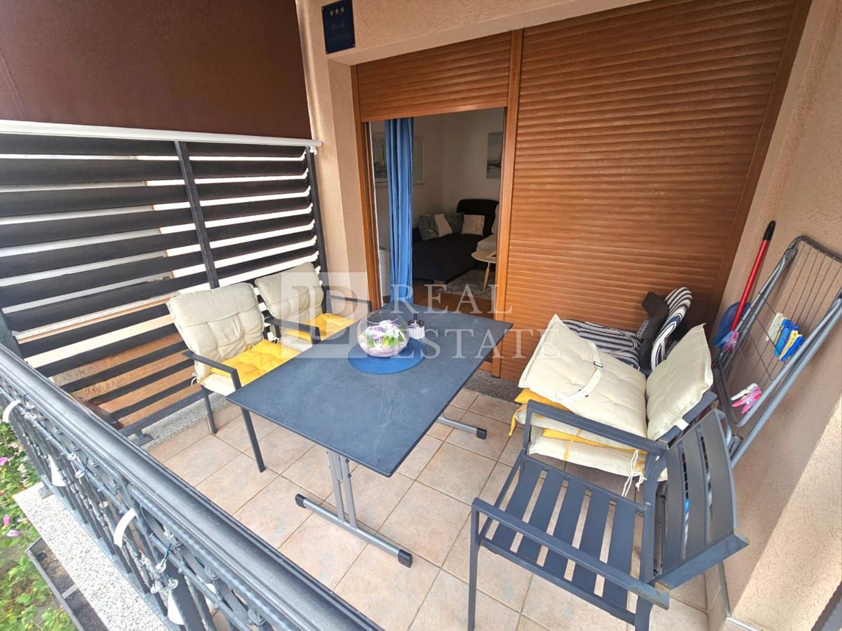 CRIKVENICA - VENDITA ESCLUSIVA - grazioso appartamento con terrazza e parcheggio privato