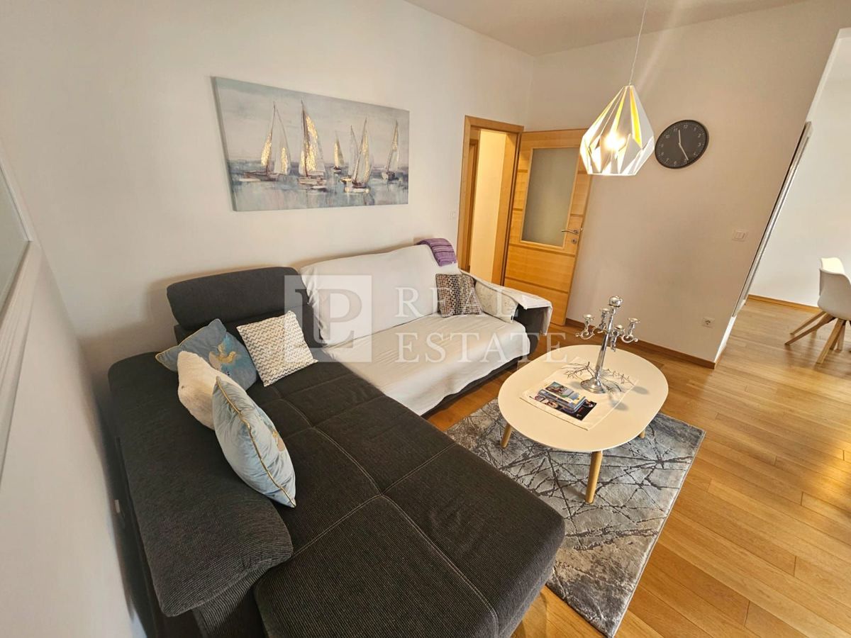 CRIKVENICA - VENDITA ESCLUSIVA - grazioso appartamento con terrazza e parcheggio privato