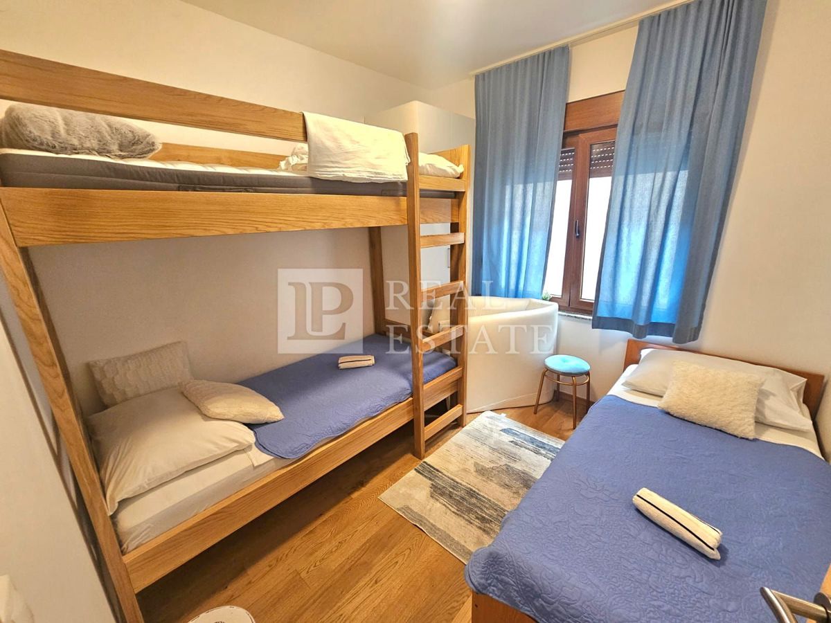 CRIKVENICA - VENDITA ESCLUSIVA - grazioso appartamento con terrazza e parcheggio privato