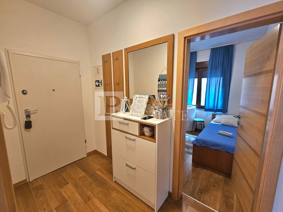 CRIKVENICA - VENDITA ESCLUSIVA - grazioso appartamento con terrazza e parcheggio privato