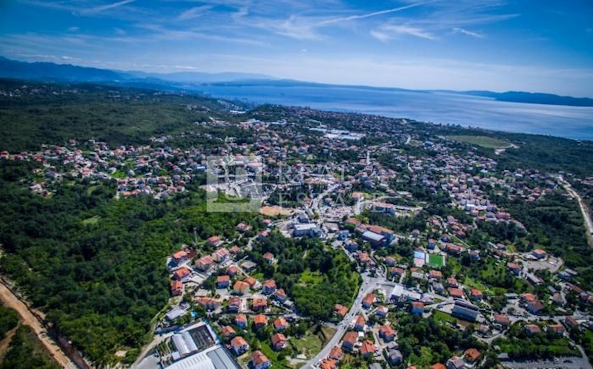 VIŠKOVO - terreno edificabile di forma regolare