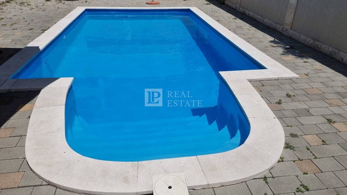 SELCE - appartamento con piscina e vista mare