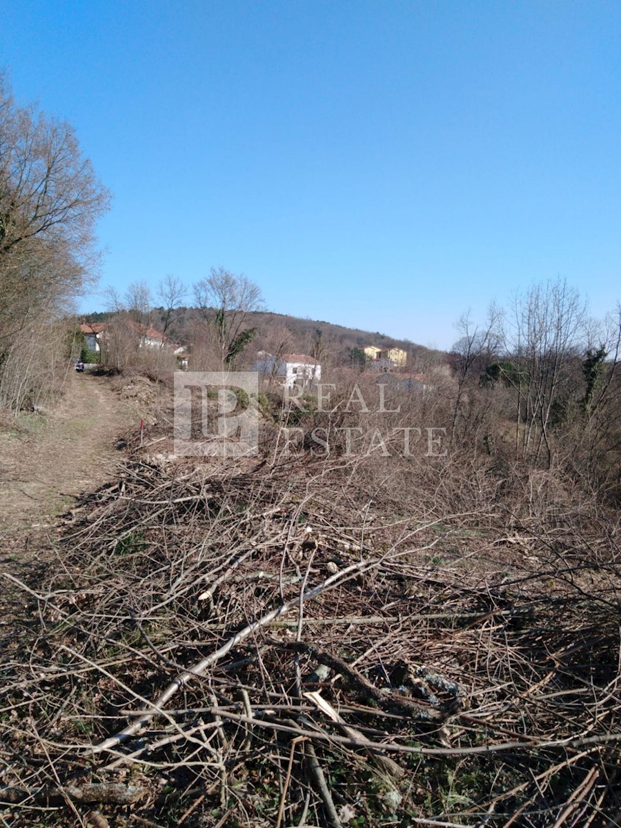 VIŠKOVO - terreno edificabile 1117 m2