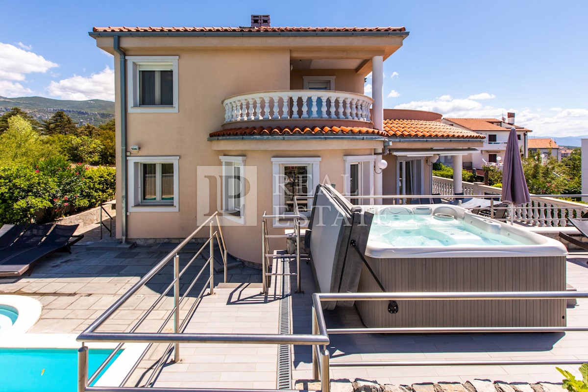 CRIKVENICA - lussuosa villa con piscina