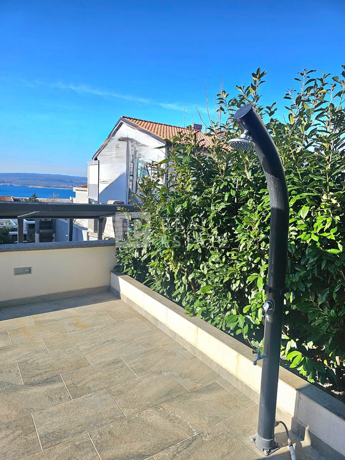 CRIKVENICA - appartamento in un nuovo edificio con terrazza privata di 125 m2