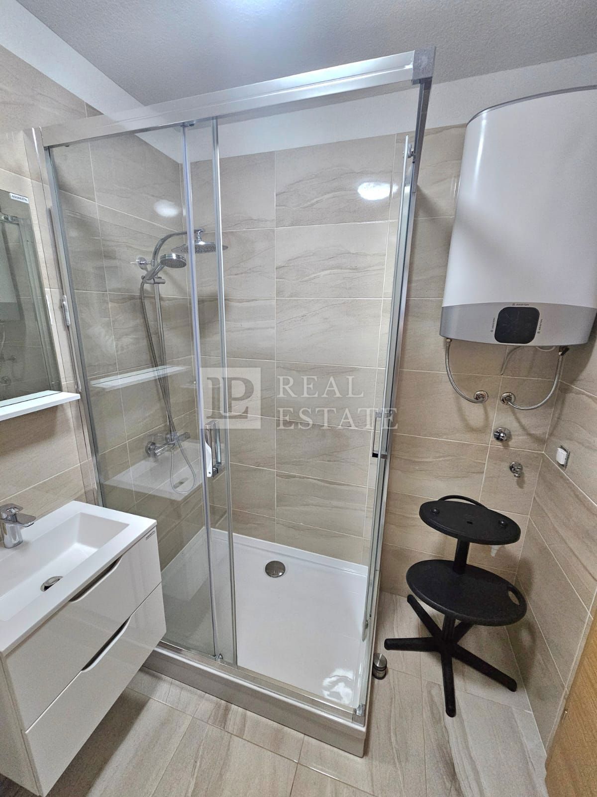 CRIKVENICA - appartamento in un nuovo edificio con terrazza privata di 125 m2