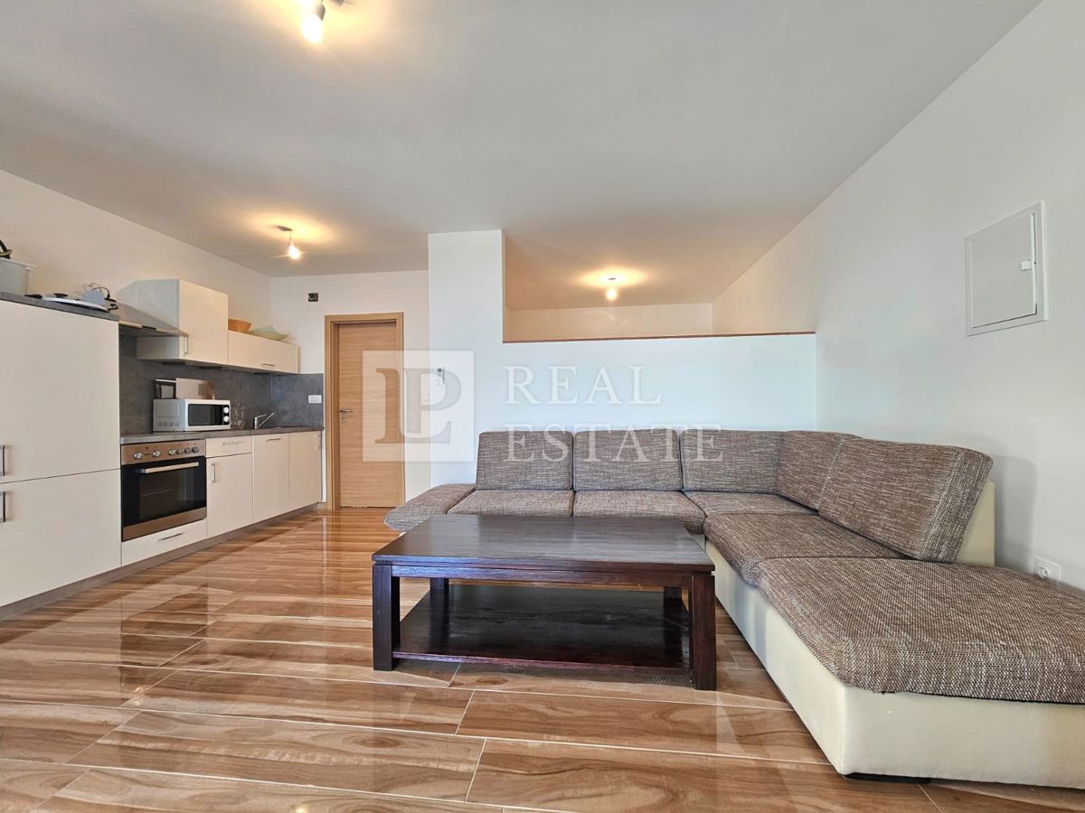CRIKVENICA - appartamento in un nuovo edificio con terrazza privata di 125 m2