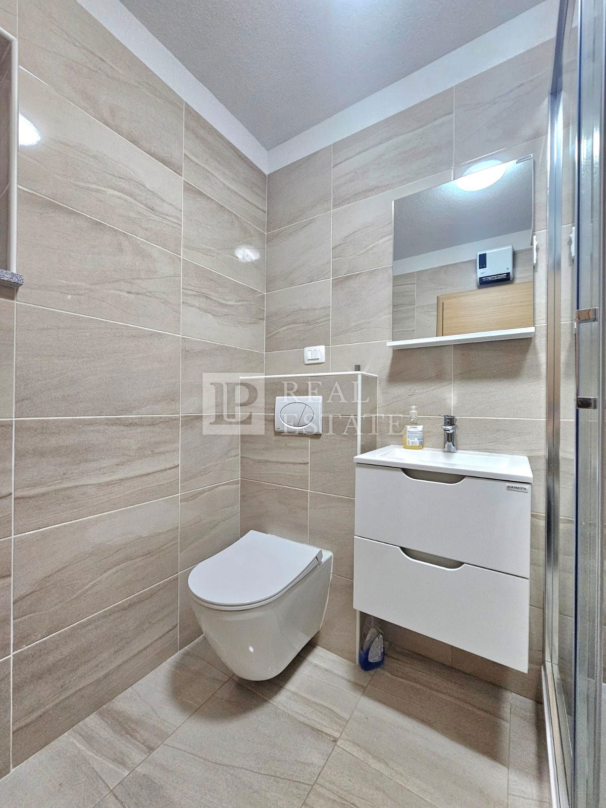 CRIKVENICA - appartamento in un nuovo edificio con terrazza privata di 125 m2
