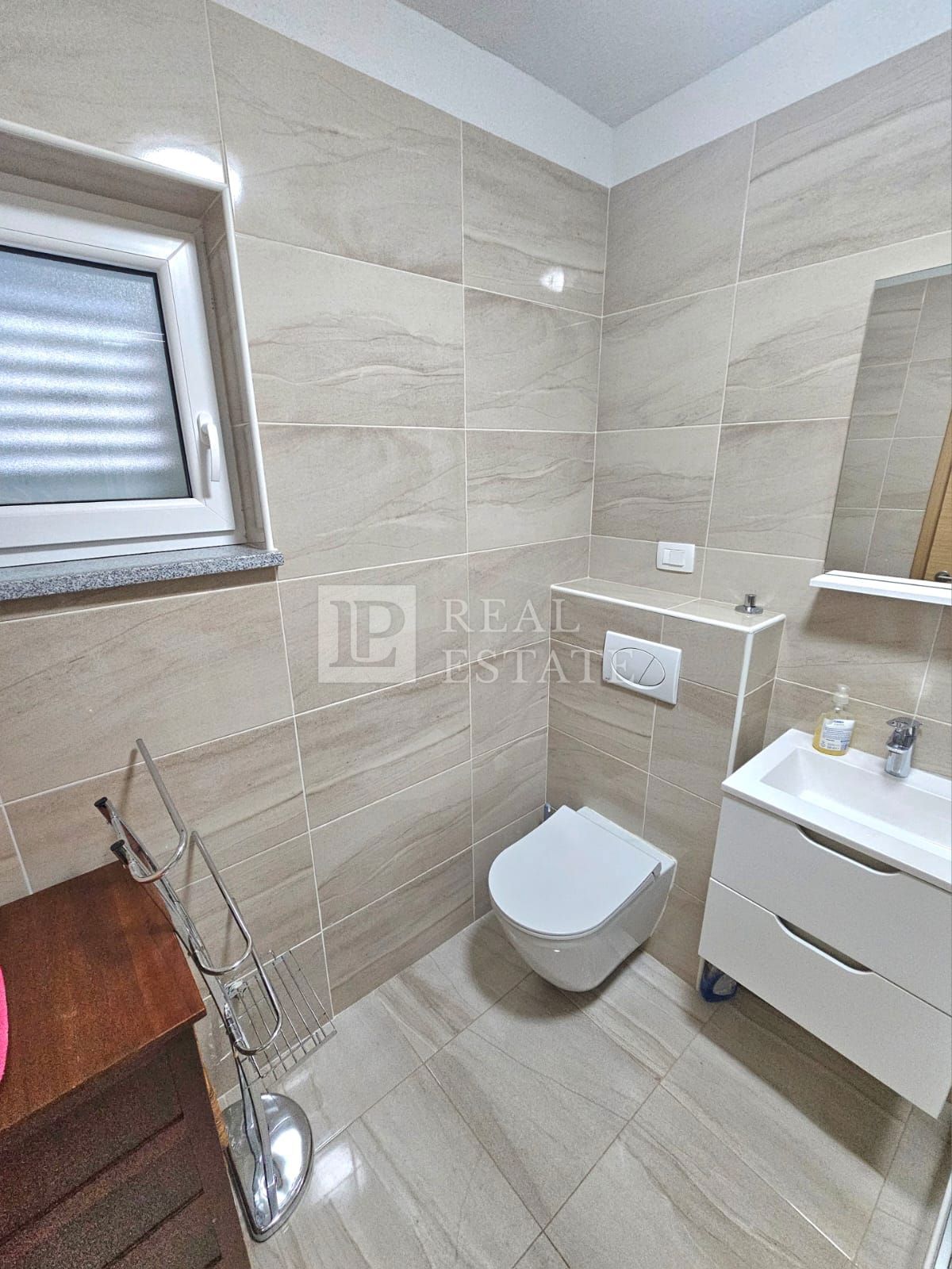 CRIKVENICA - appartamento in un nuovo edificio con terrazza privata di 125 m2