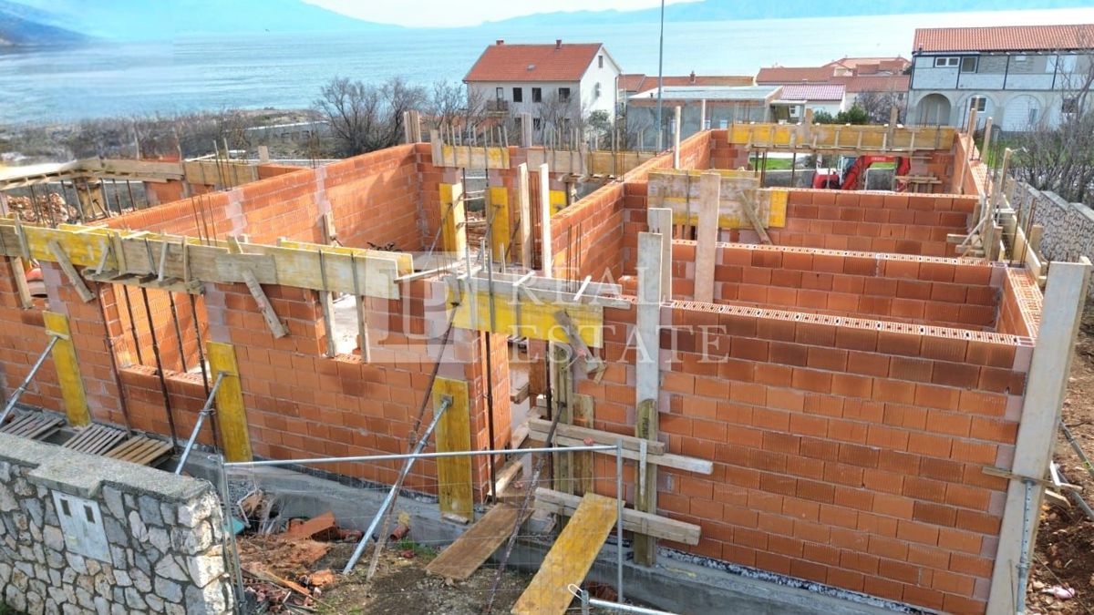 POVILE - appartamento con tre camere da letto con giardino e cucina estiva (nuova costruzione)