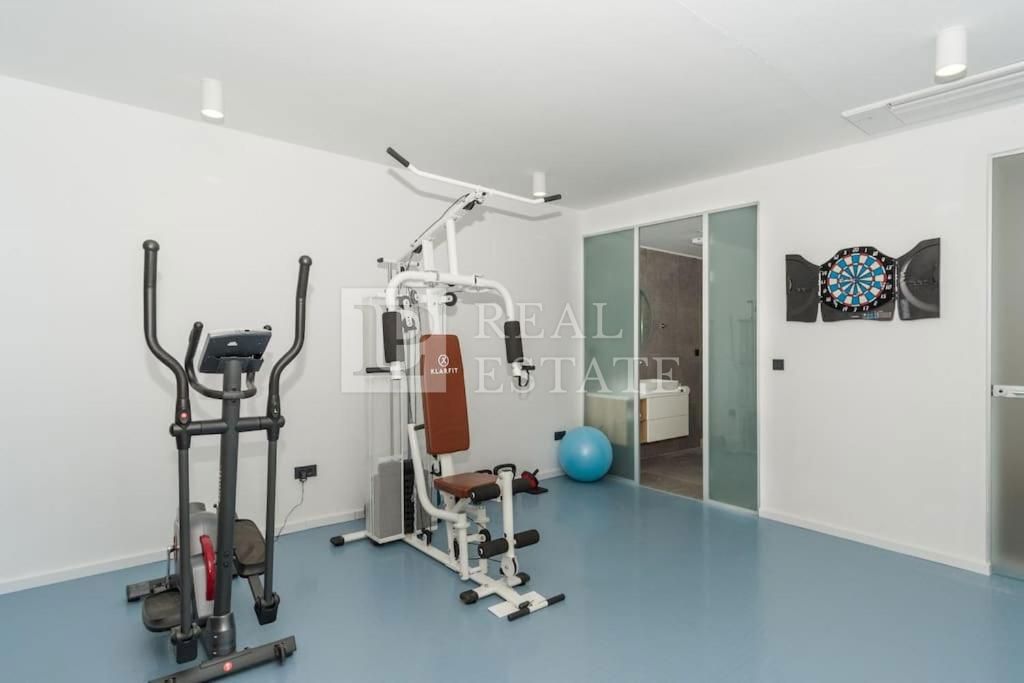 ŠMRIKA - villa moderna con piscina