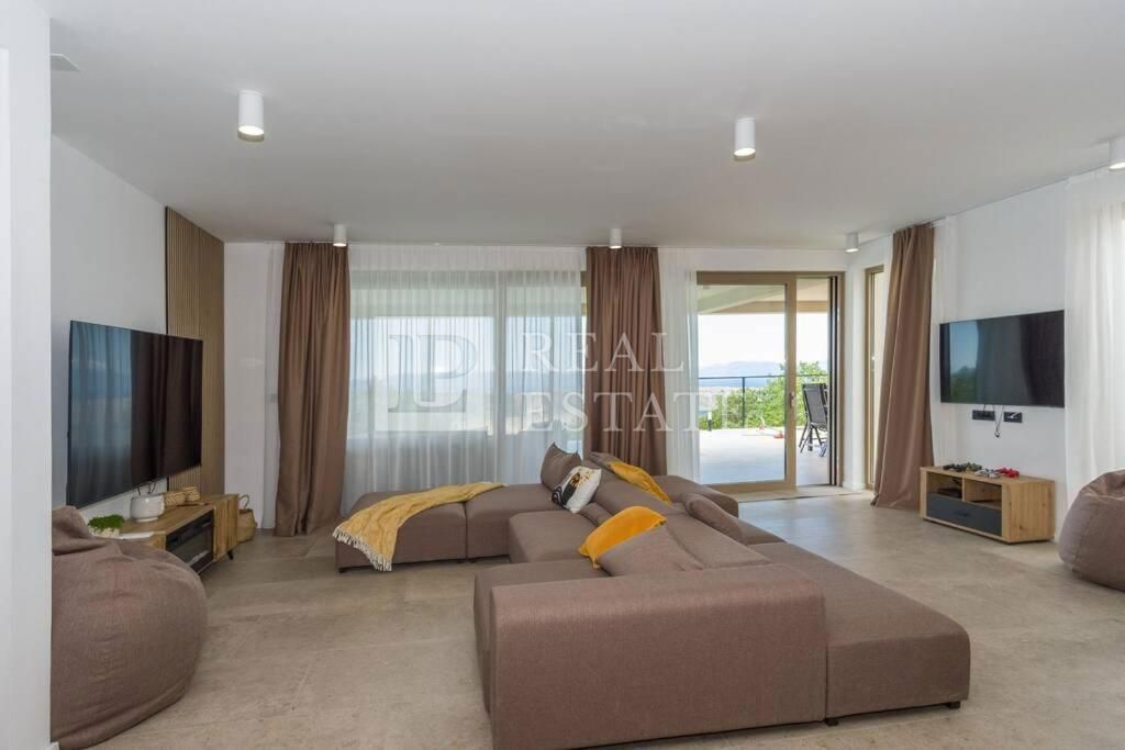 ŠMRIKA - villa moderna con piscina