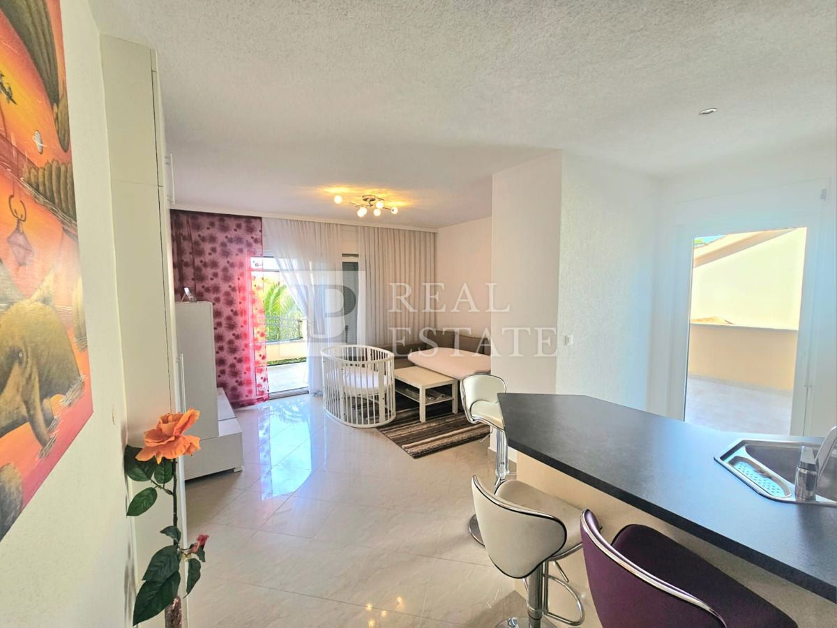 JADRANOVO - bellissimo appartamento con spaziosa terrazza di 35 m2