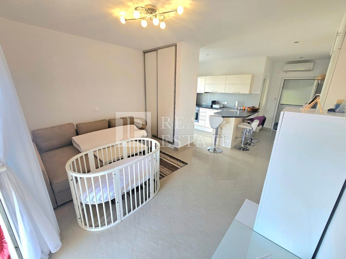 JADRANOVO - bellissimo appartamento con spaziosa terrazza di 35 m2