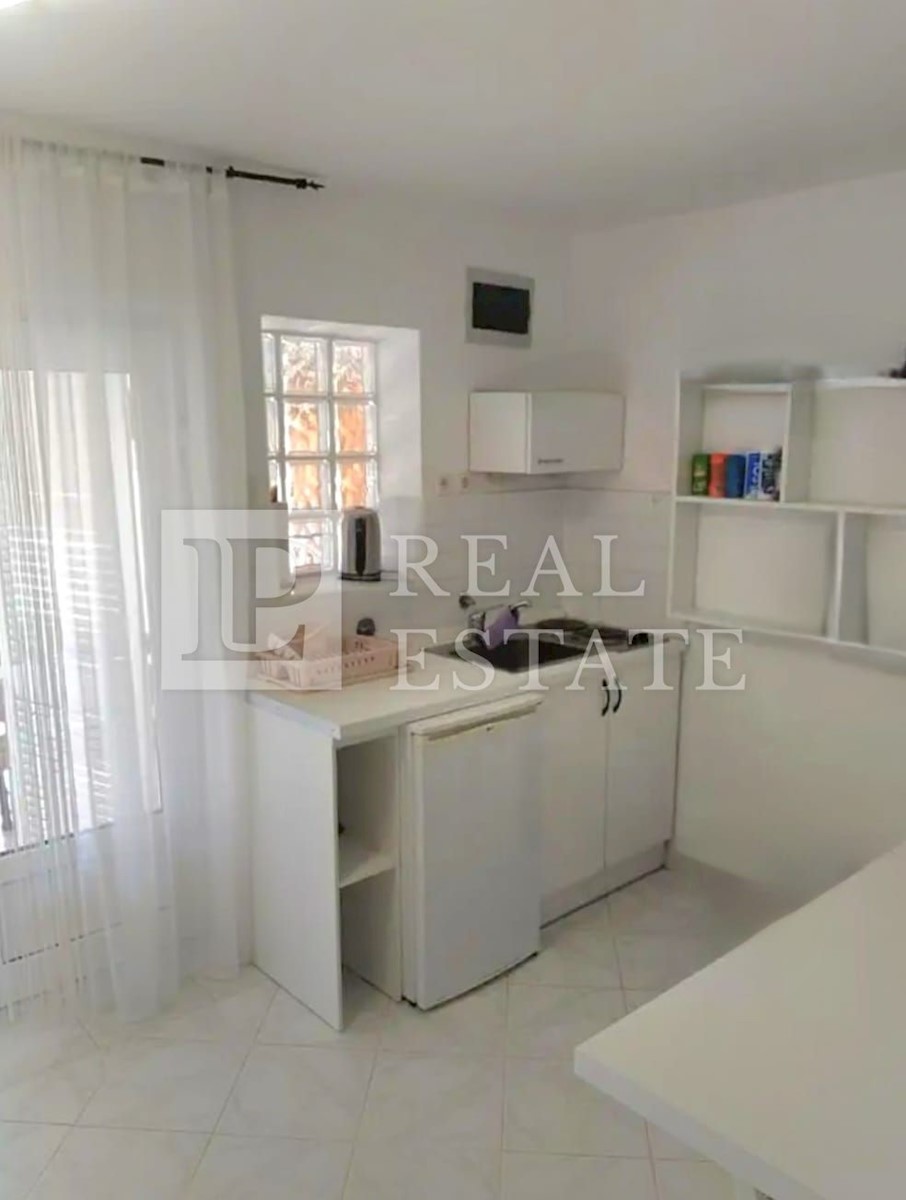 DRAMALJ - appartamento con terrazza e parcheggio a 200 metri dal mare