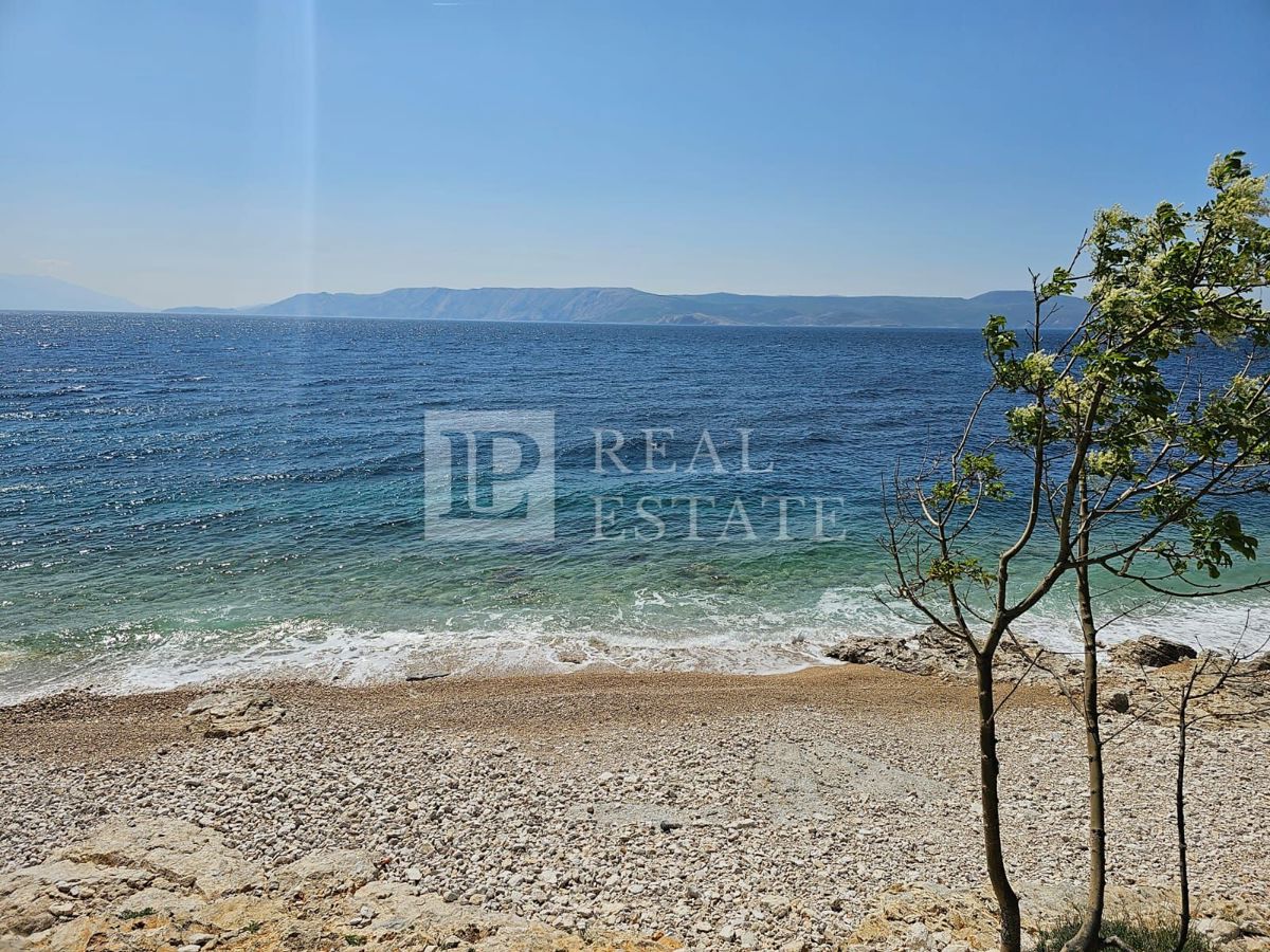 NOVI VINODOLSKI - terreno da investimento prima fila al mare