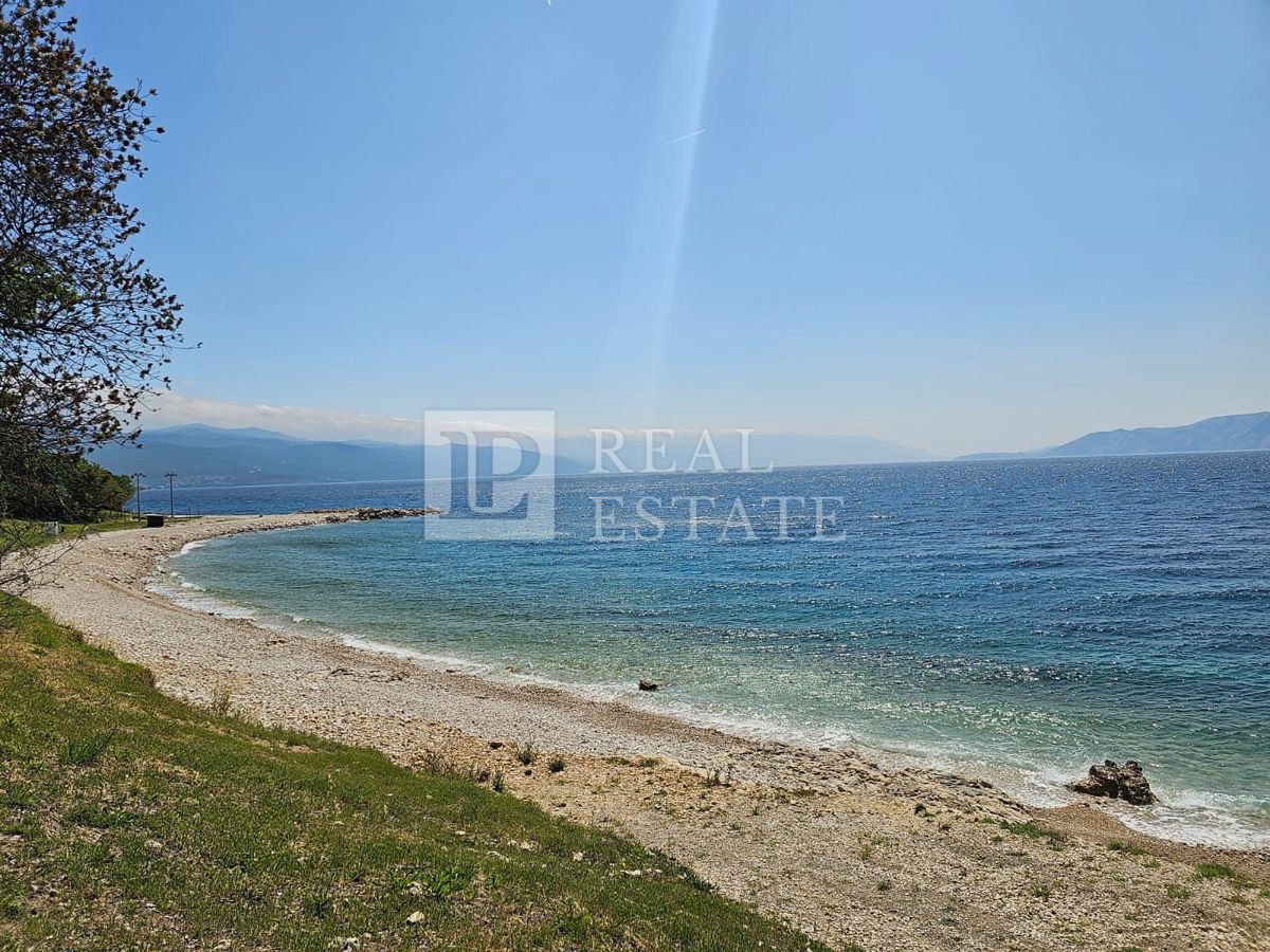 NOVI VINODOLSKI - terreno da investimento prima fila al mare