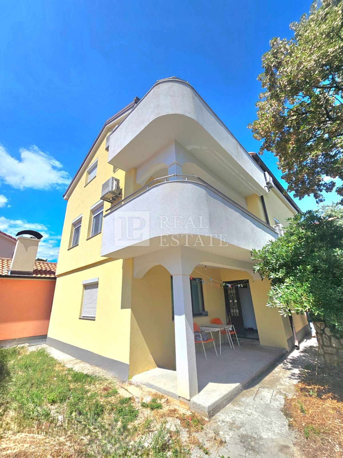 KRALJEVICA - VENDITA ESCLUSIVA - spaziosa casa con 4 appartamenti a 200 metri dal mare e dal centro