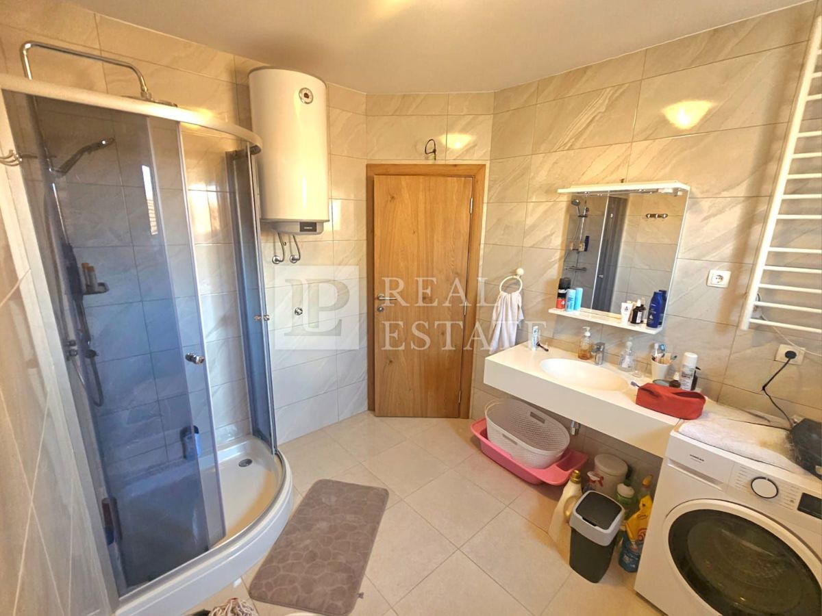 KRALJEVICA - VENDITA ESCLUSIVA - spaziosa casa con 4 appartamenti a 200 metri dal mare e dal centro