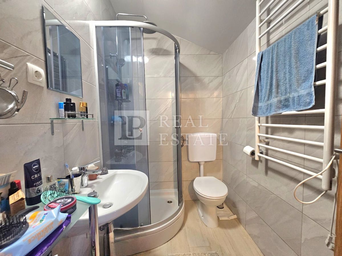 KRALJEVICA - VENDITA ESCLUSIVA - spaziosa casa con 4 appartamenti a 200 metri dal mare e dal centro