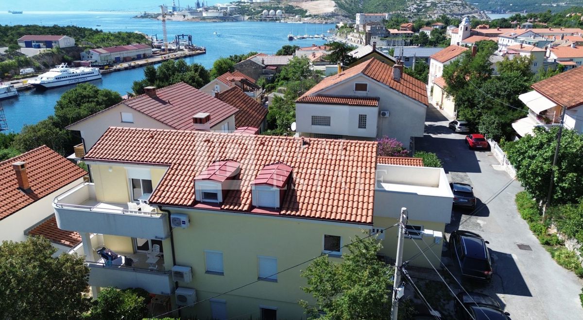KRALJEVICA - VENDITA ESCLUSIVA - spaziosa casa con 4 appartamenti a 200 metri dal mare e dal centro