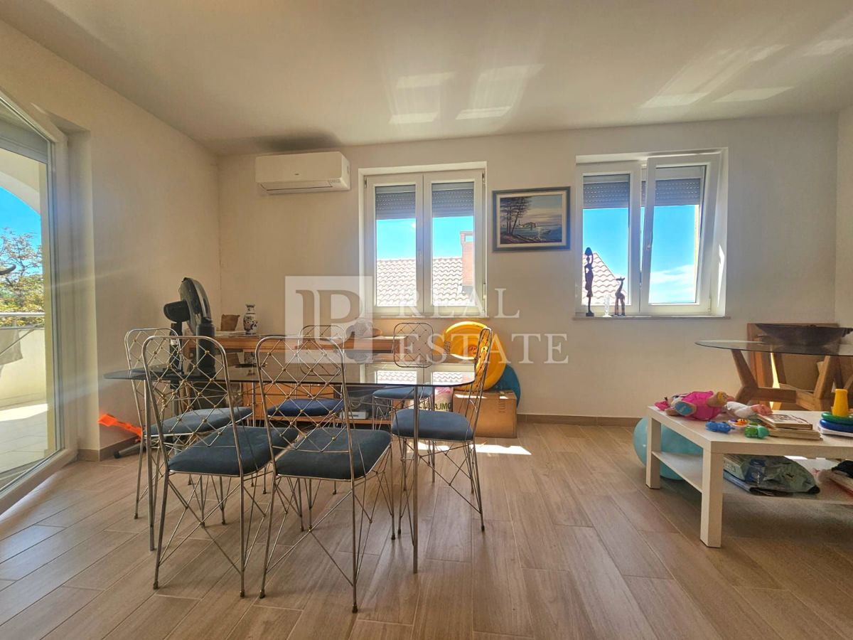 KRALJEVICA - VENDITA ESCLUSIVA - spaziosa casa con 4 appartamenti a 200 metri dal mare e dal centro