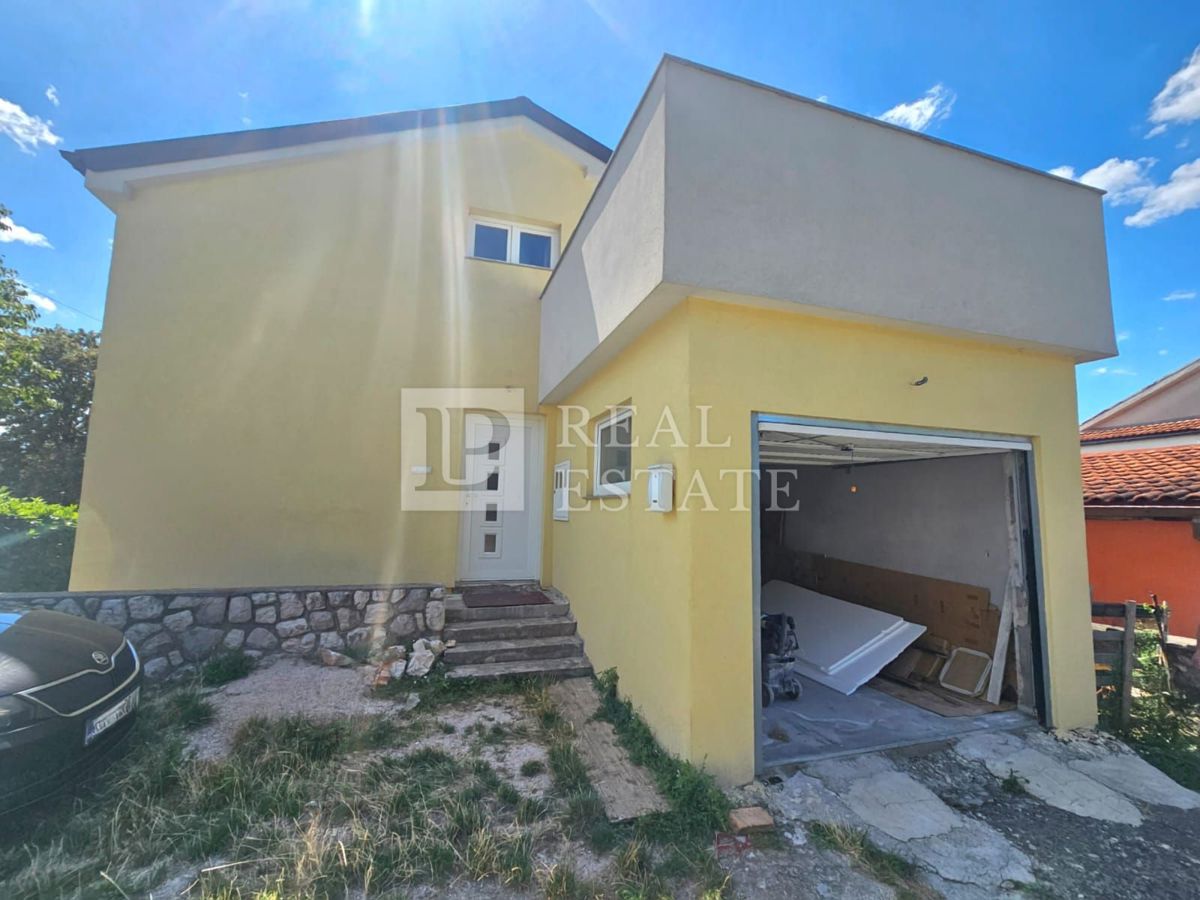 KRALJEVICA - VENDITA ESCLUSIVA - spaziosa casa con 4 appartamenti a 200 metri dal mare e dal centro