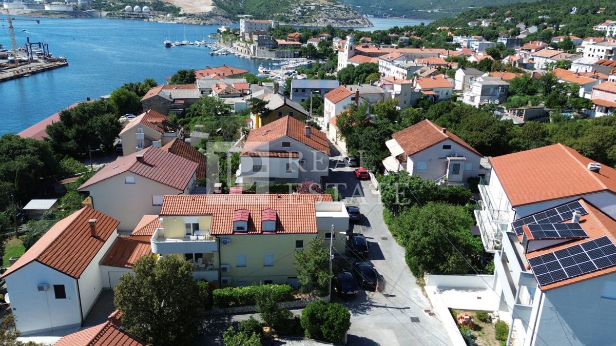 KRALJEVICA - VENDITA ESCLUSIVA - spaziosa casa con 4 appartamenti a 200 metri dal mare e dal centro
