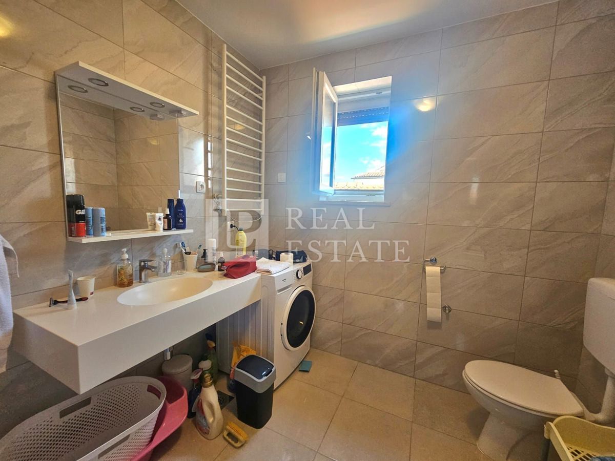 KRALJEVICA - VENDITA ESCLUSIVA - spaziosa casa con 4 appartamenti a 200 metri dal mare e dal centro