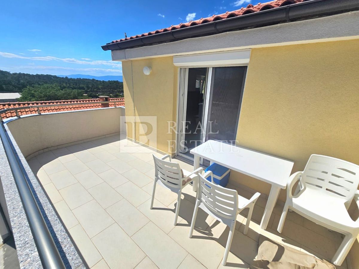 KRALJEVICA - VENDITA ESCLUSIVA - spaziosa casa con 4 appartamenti a 200 metri dal mare e dal centro