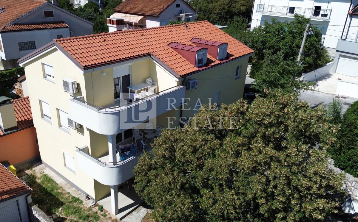 KRALJEVICA - VENDITA ESCLUSIVA - spaziosa casa con 4 appartamenti a 200 metri dal mare e dal centro